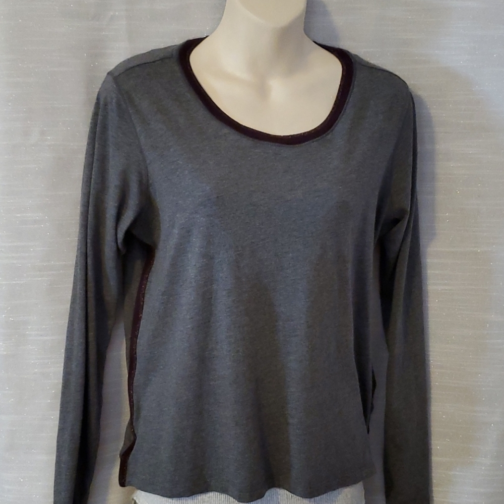 Burgundy trimmed gray top